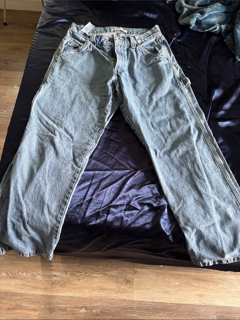 Relaxed Fit Men's Light Wash Denim Jeans